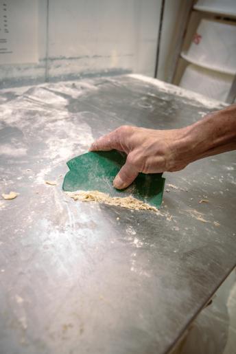 4052 Ručná stierka detekovateľná 165 mm