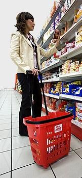 Nákupný košík plastový s kolieskami